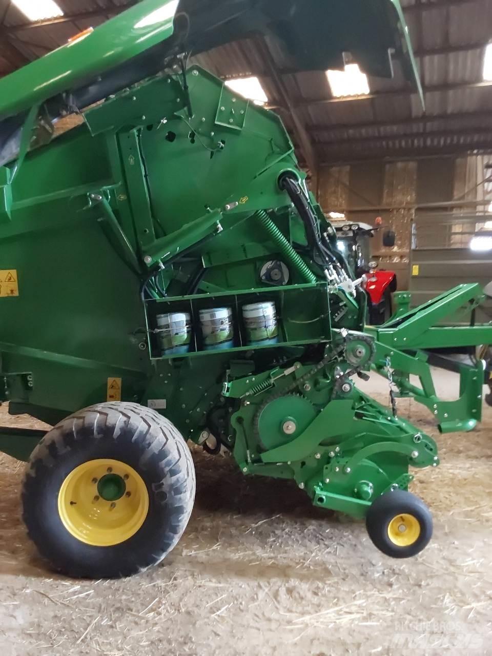 John Deere V 451 M Round balers