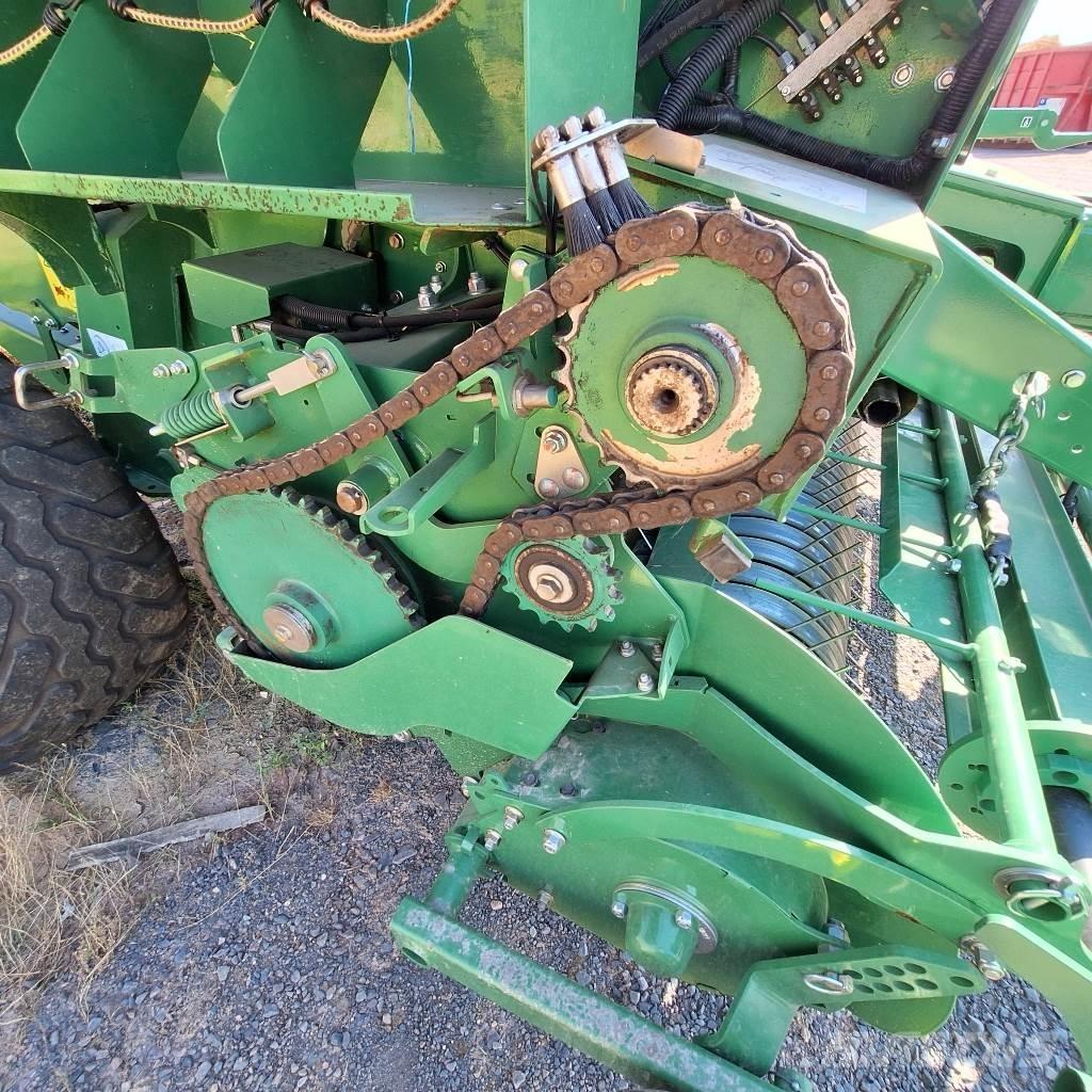 John Deere V 451 M Round balers