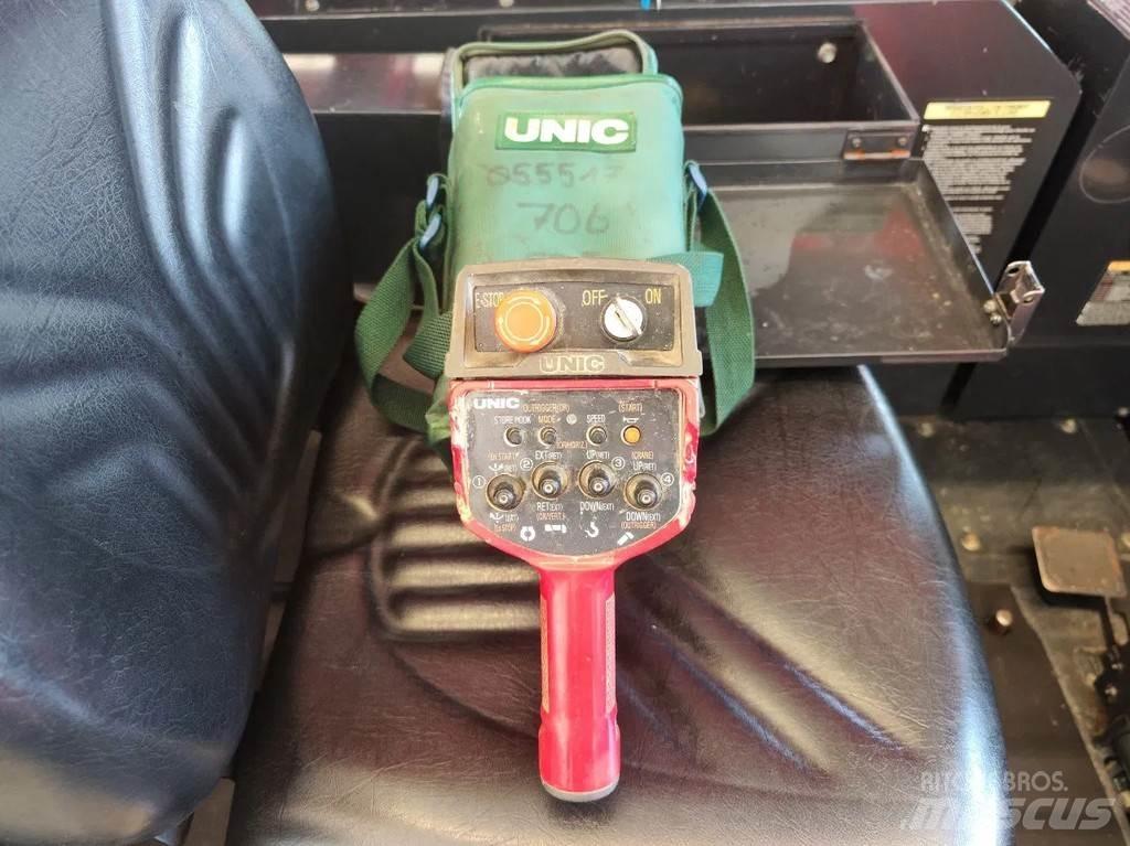 Unic URW 706 CDE Track mounted cranes