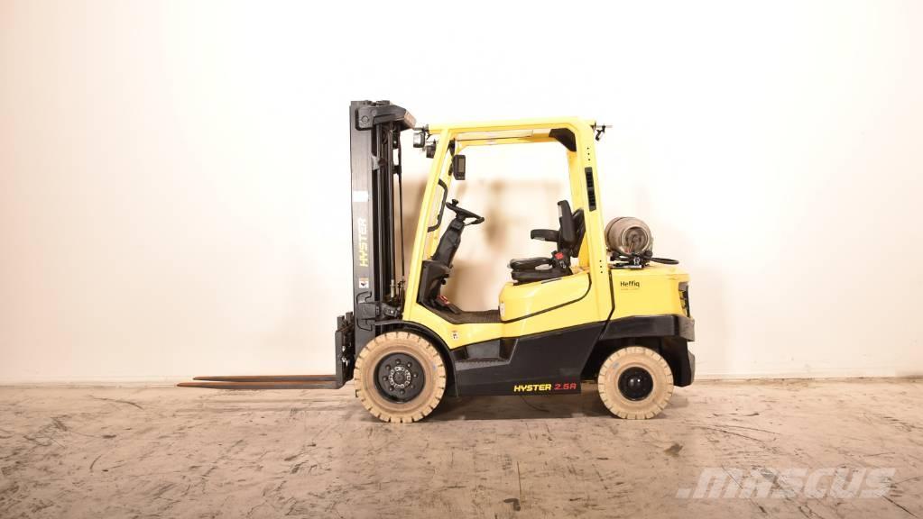 Hyster H2.5A6-L LPG trucks
