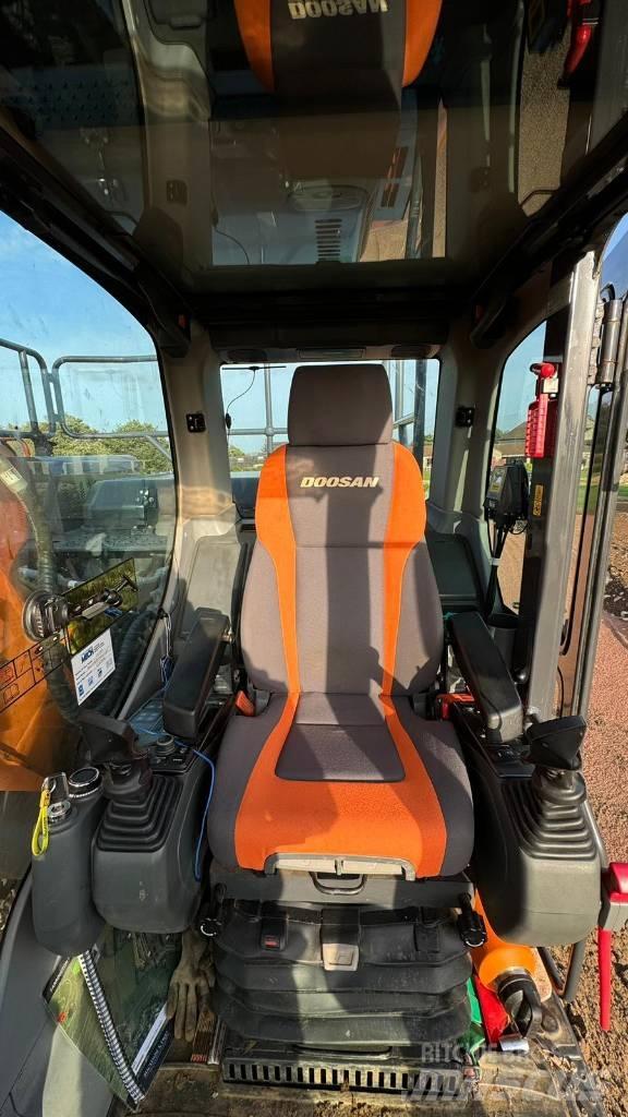 Doosan DX140LC-5 Crawler excavators
