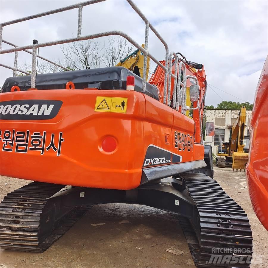 Doosan DX300 Crawler excavators