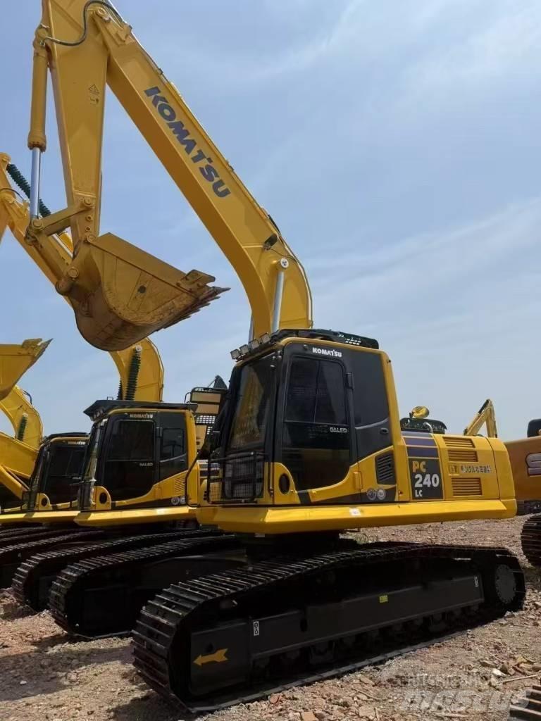 Komatsu 240LC-8 Crawler excavators