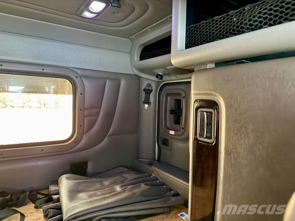 Peterbilt 389 Prime Movers