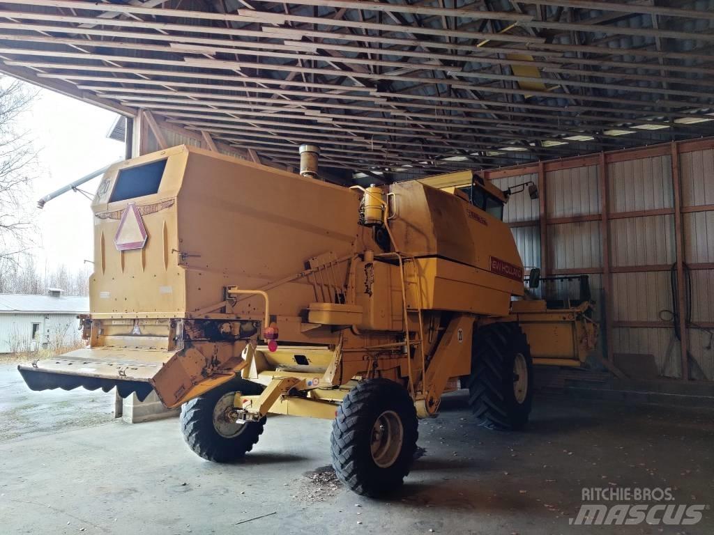 New Holland 8030 Combine harvesters
