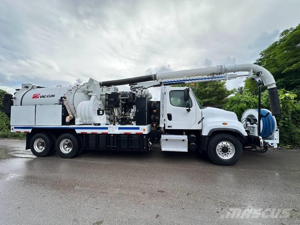 Freightliner 114 SD Commercial vehicle