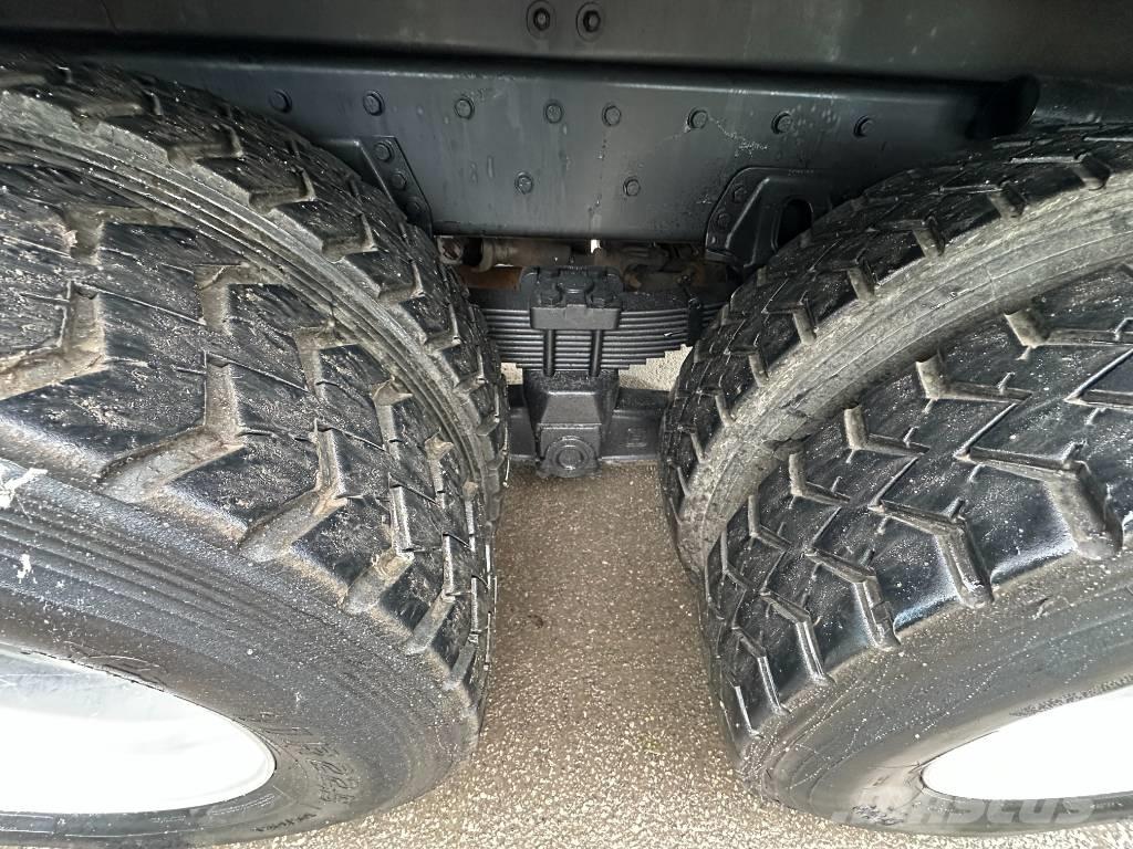 Freightliner 114 SD Commercial vehicle