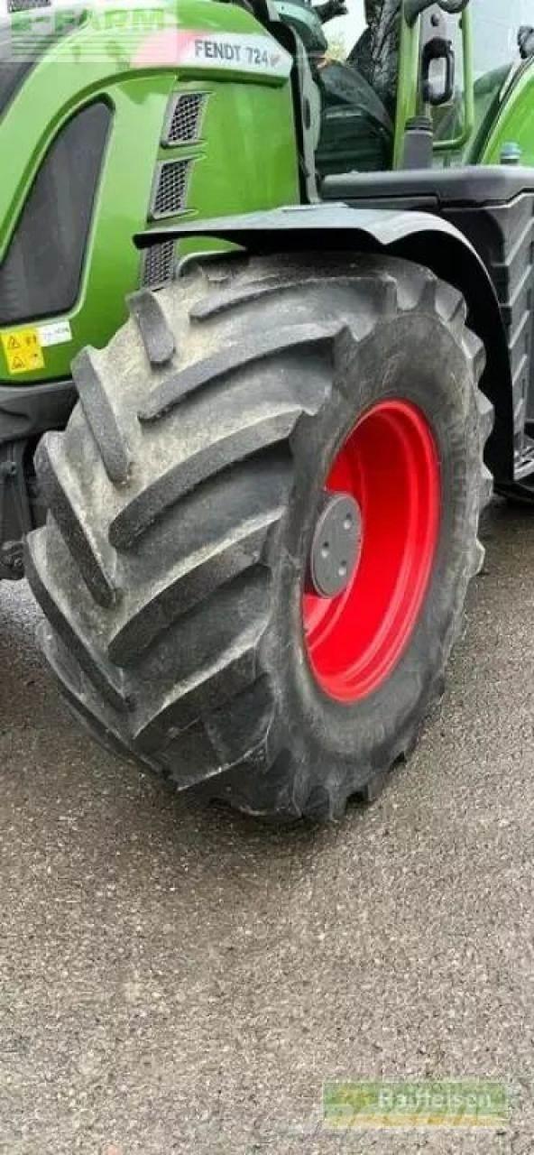 Fendt 724 vario Tractors