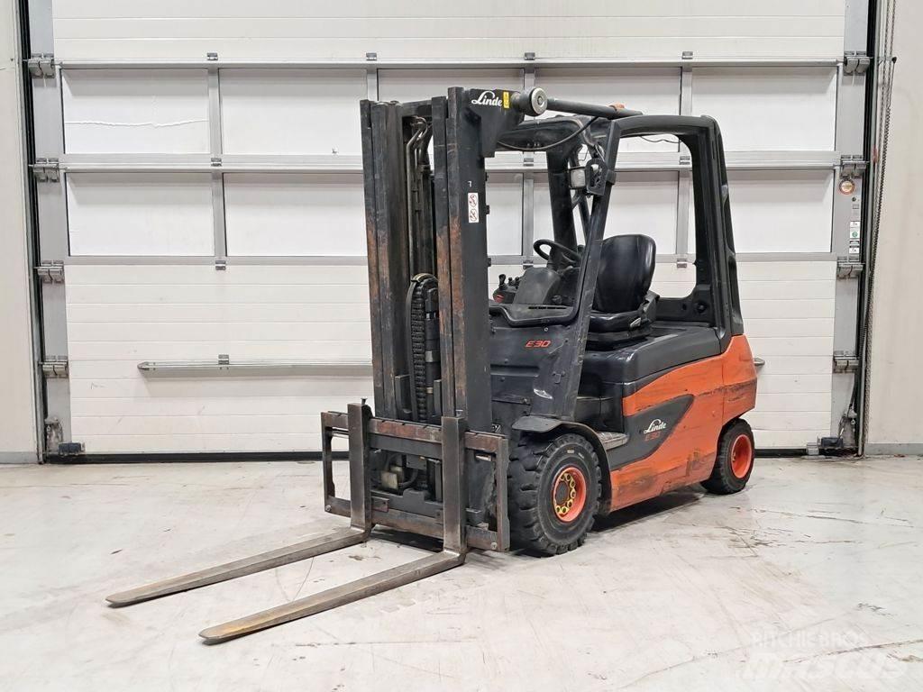 Linde E30-01 Electric forklift trucks