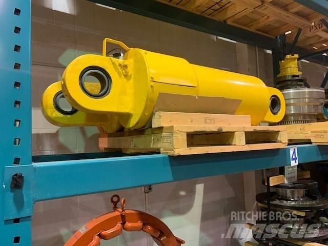 Komatsu 830 E Articulated Haulers