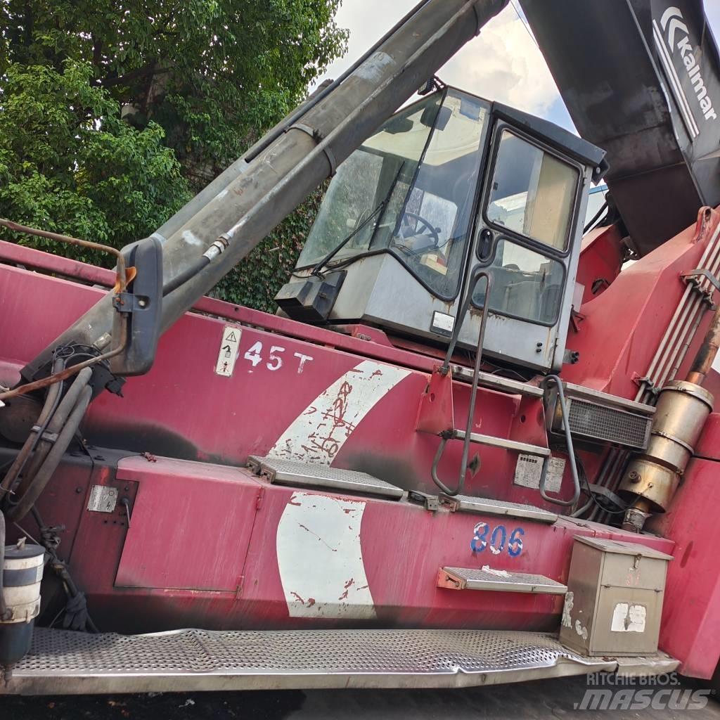 Kalmar DRF450 Reach stackers