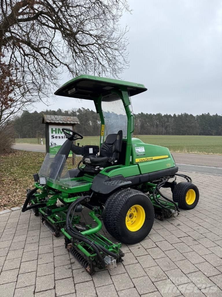 John Deere 8700 A Fairway mowers
