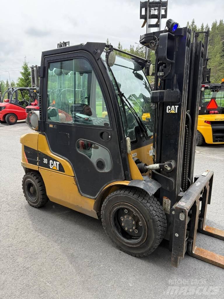 CAT GP 30 N LPG trucks