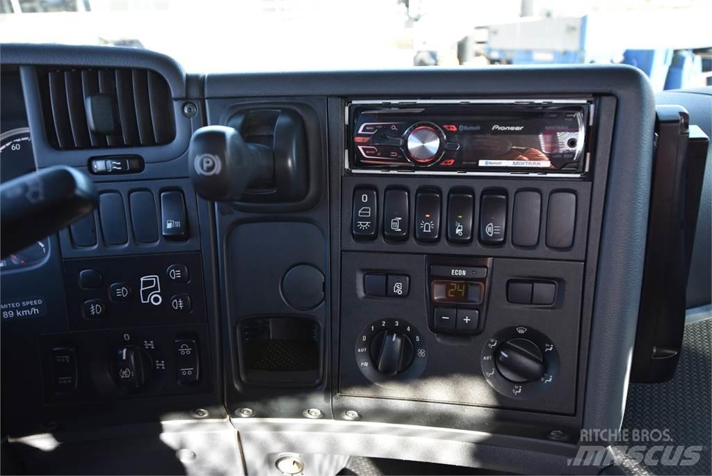 Scania G440 8X4 Truck mounted cranes