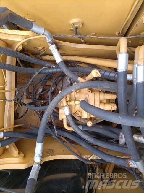 CAT 325 D Crawler excavators