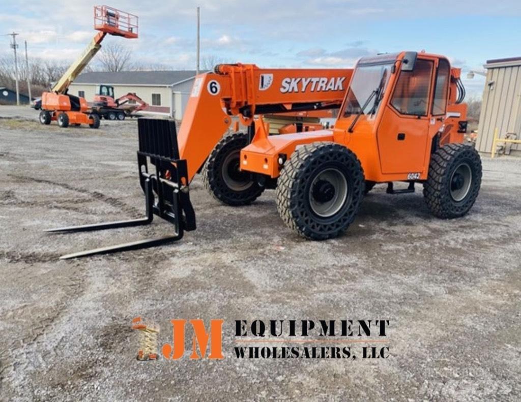 SkyTrak 6042 Telescopic handlers