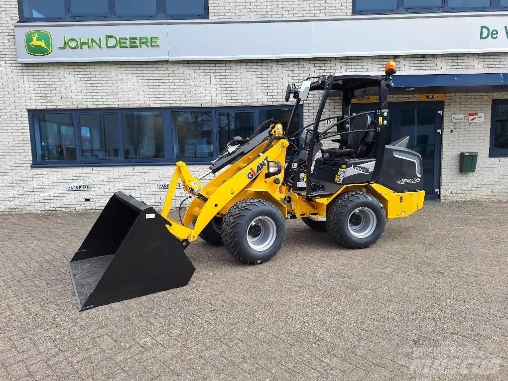 Giant G2700HD plus Mini loaders