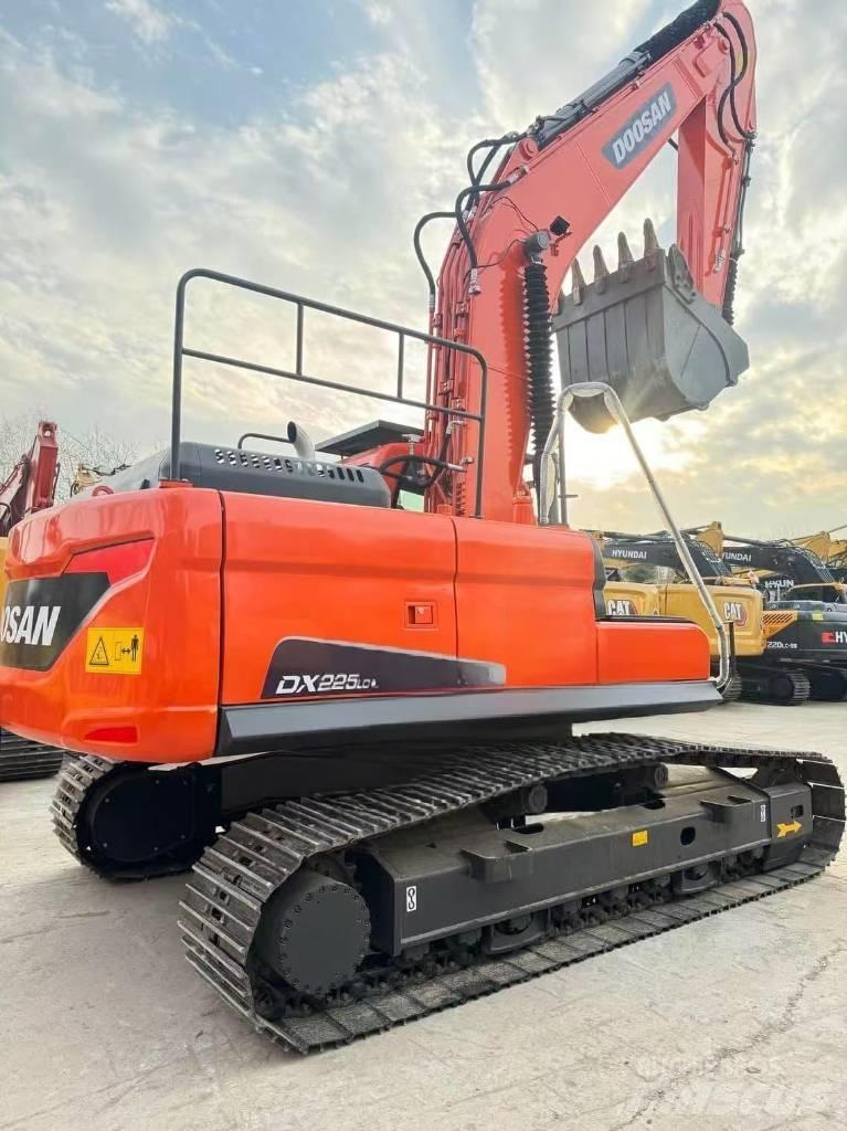 Doosan DX 225 LCA Mini excavators  7t - 12t