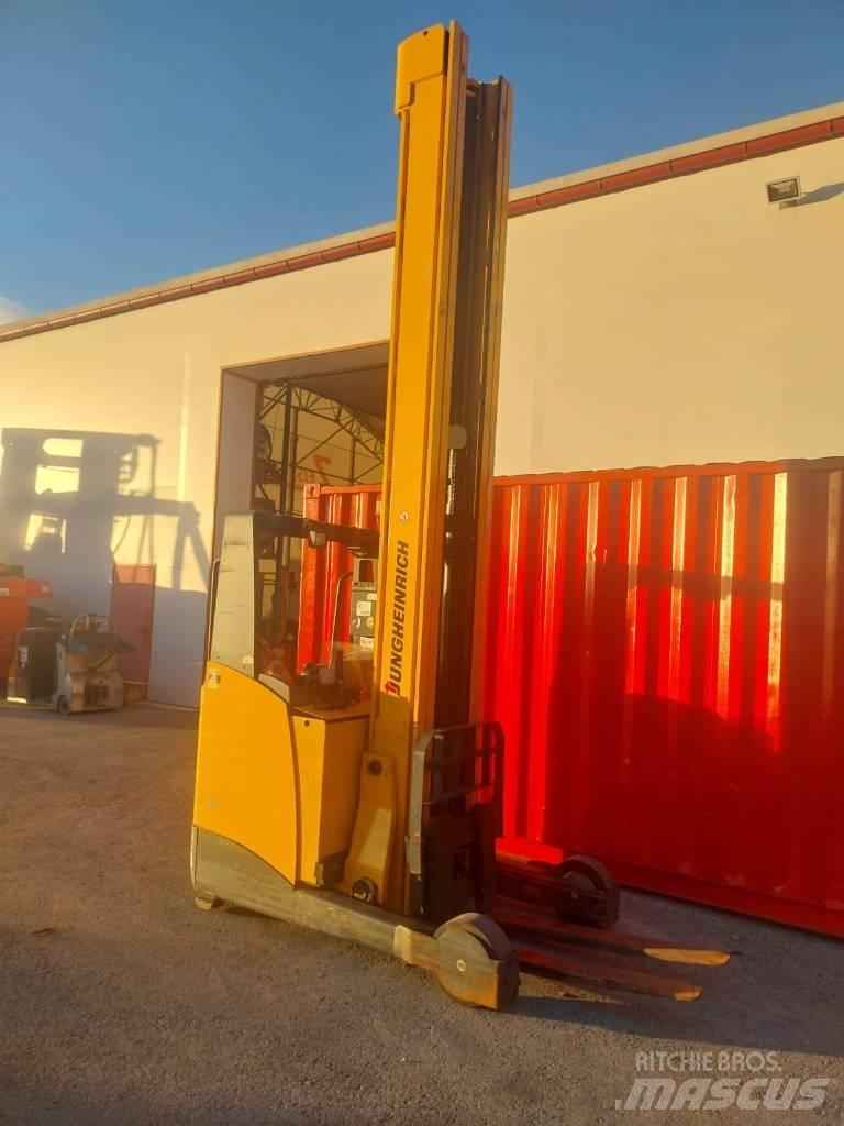 Jungheinrich ETV 325 Reach truck