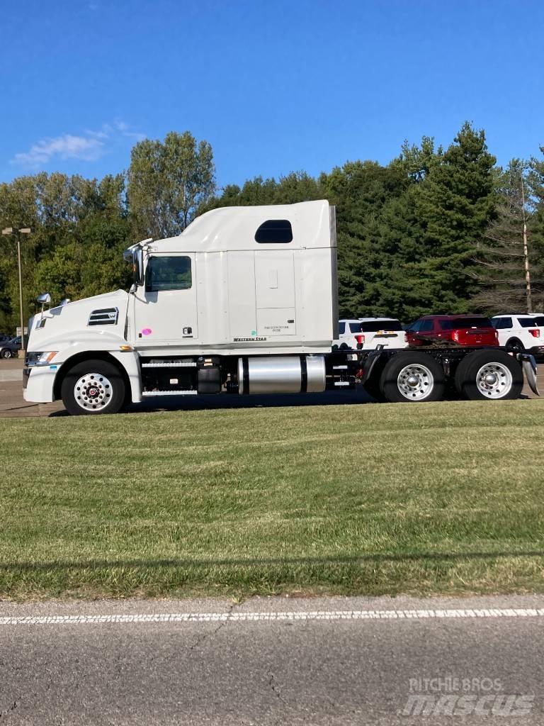 Western Star 5700 XE Prime Movers
