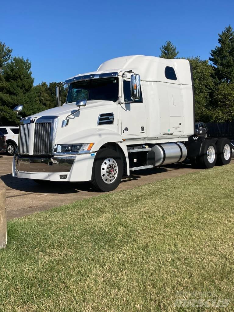 Western Star 5700 XE Prime Movers