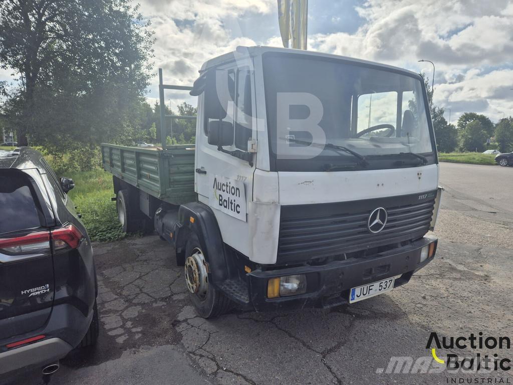 Mercedes-Benz 1117 Flatbed / Dropside trucks