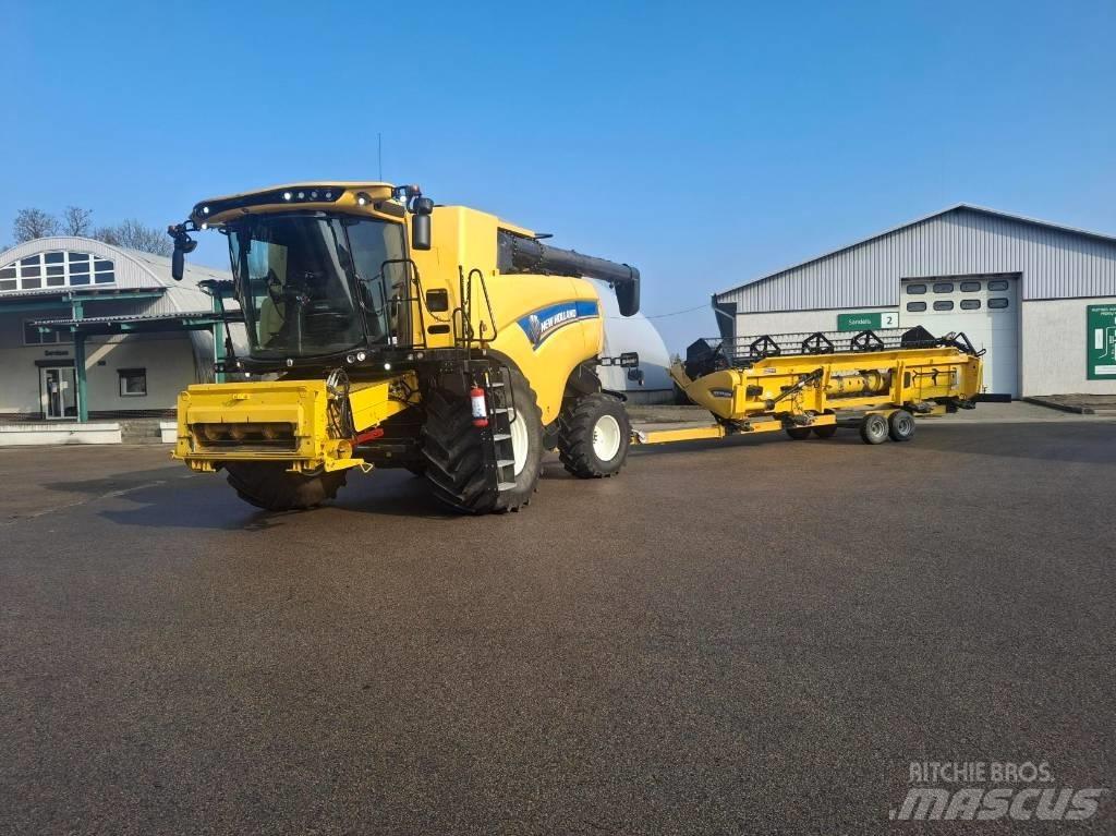 New Holland CX8.70 Combine harvesters
