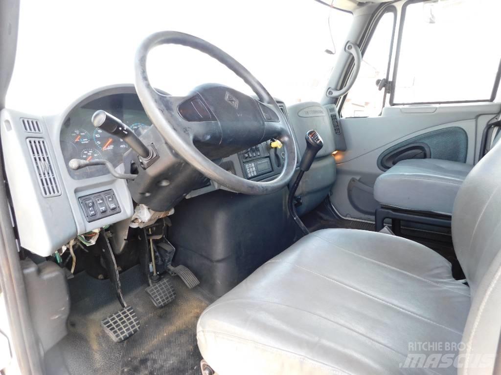 International 4400 Container trucks