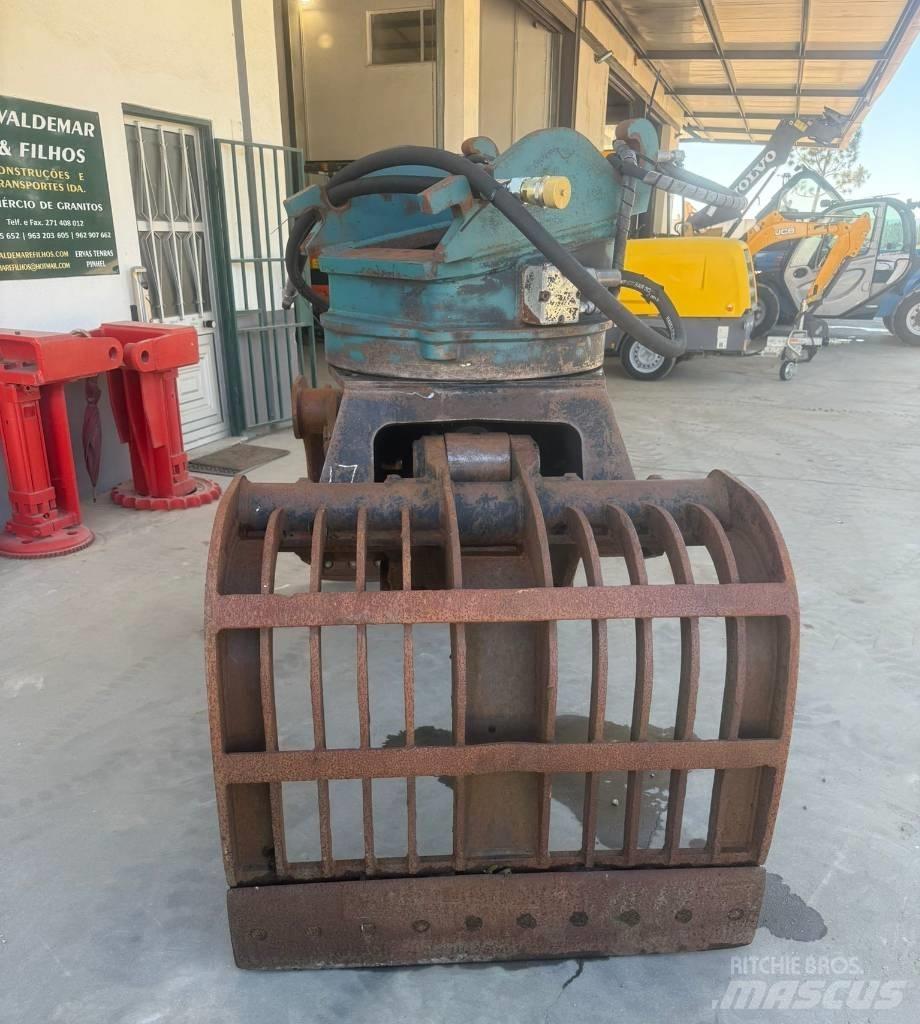 CAT G 320B-D Grapples