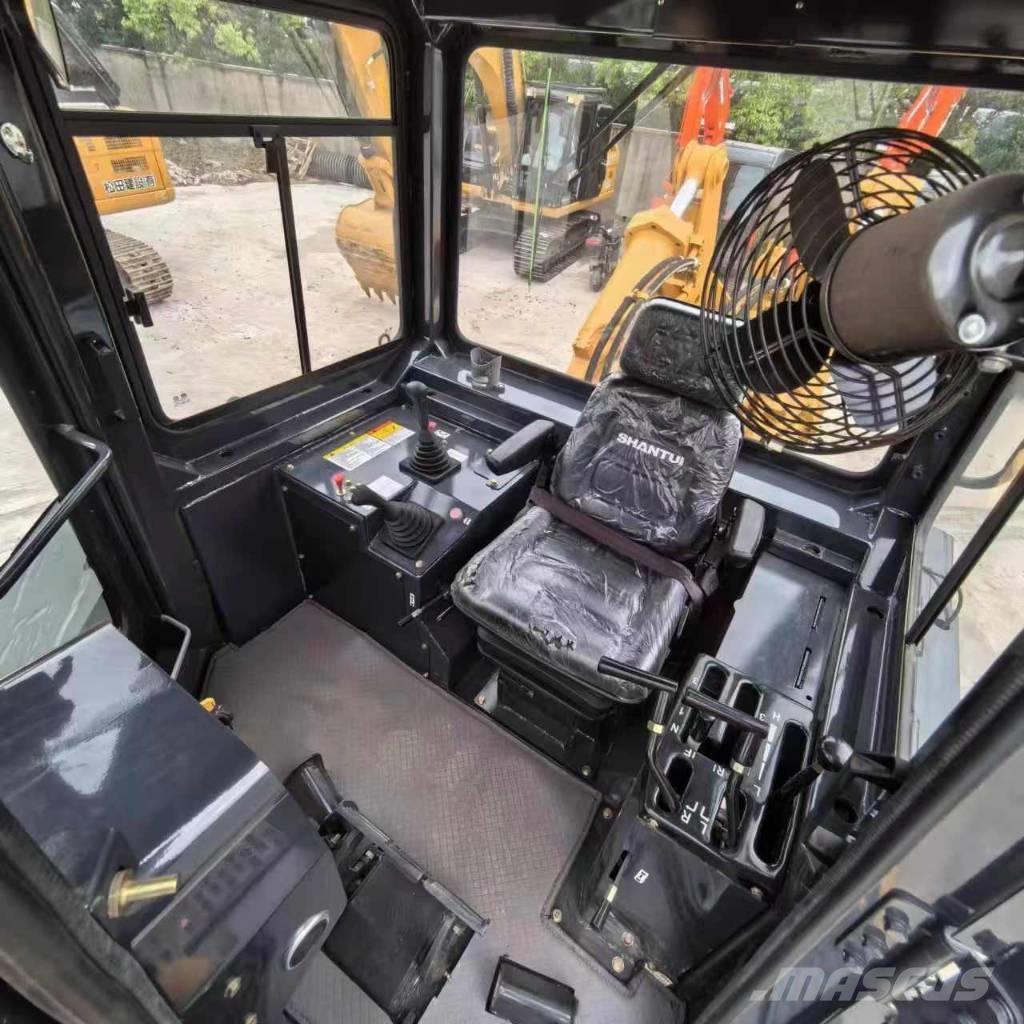Shantui SD 32 Crawler dozers