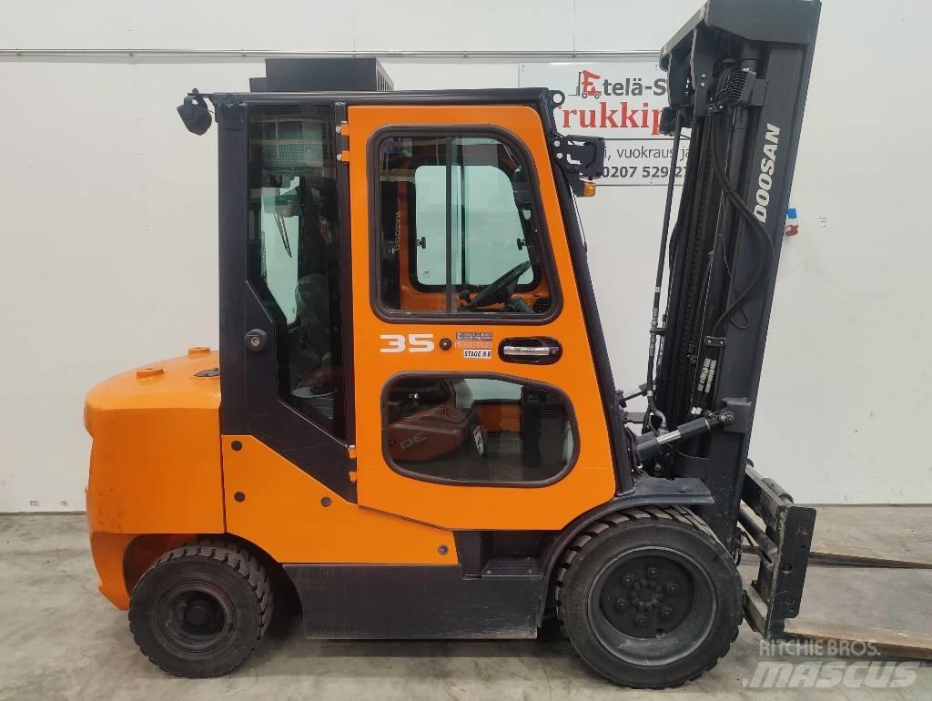 Doosan D 35 C-7 Diesel trucks