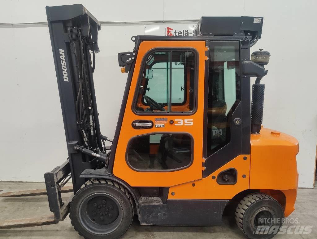 Doosan D 35 C-7 Diesel trucks