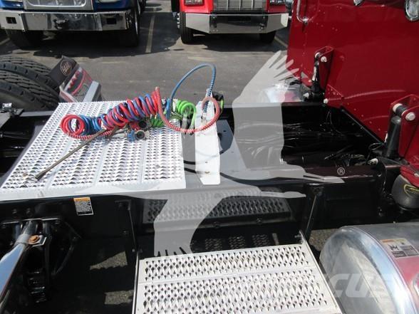 Peterbilt 389 Prime Movers