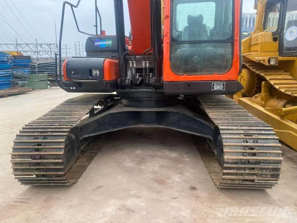Doosan DX 225 Crawler excavators