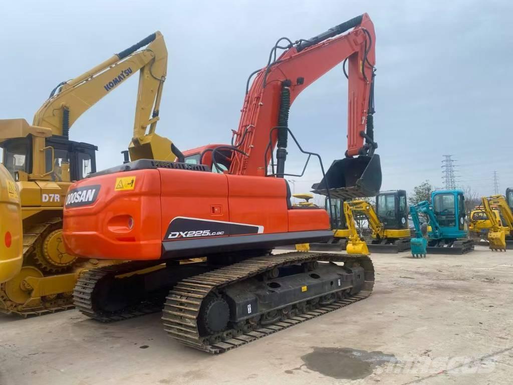 Doosan DX 225 Crawler excavators