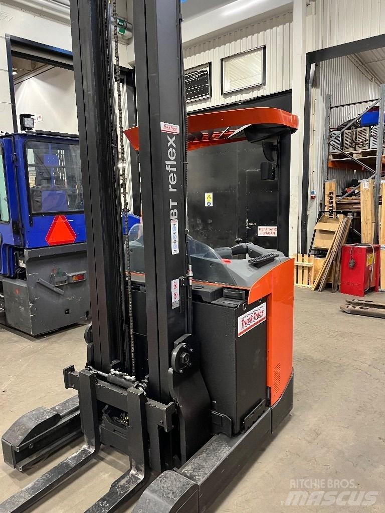 Toyota RRE160 Reach truck