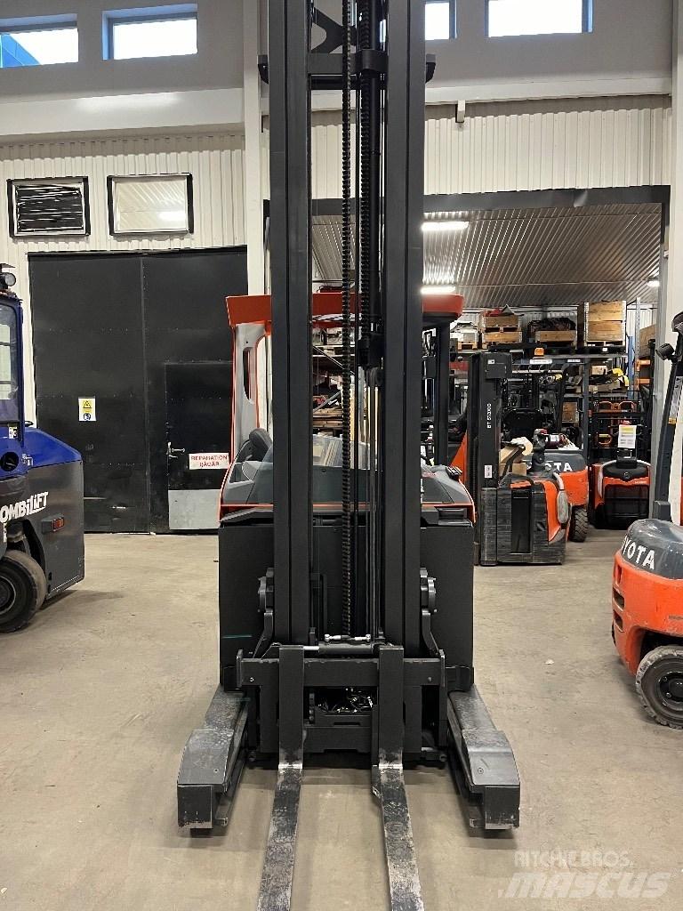 Toyota RRE160 Reach truck