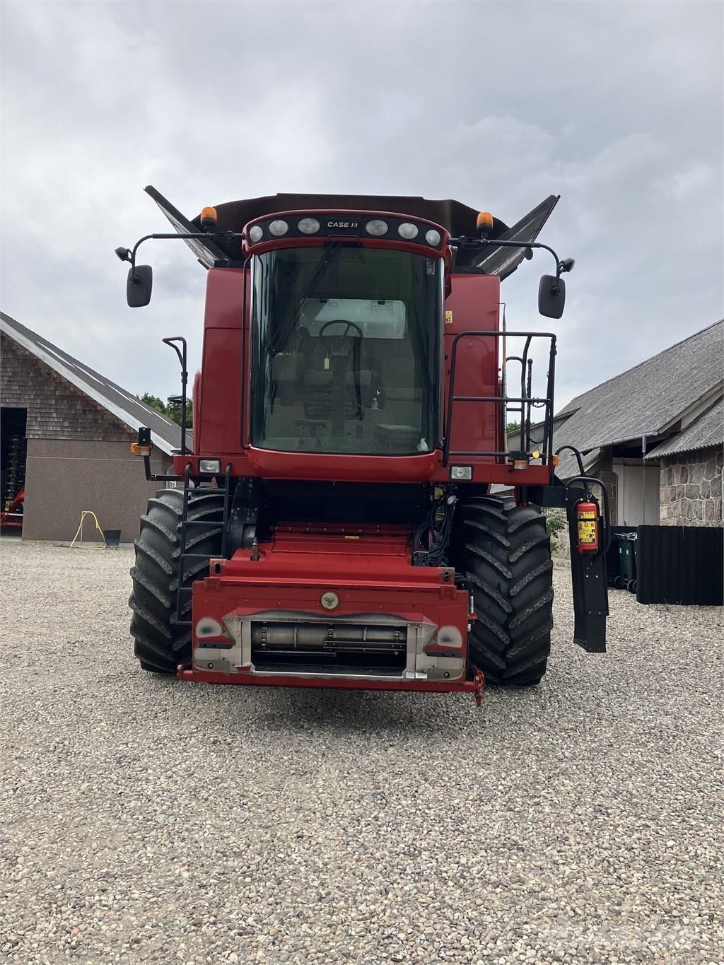 CASE Axial Flow 7130 Combine harvesters