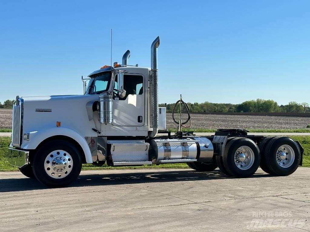 Kenworth W900 Prime Movers