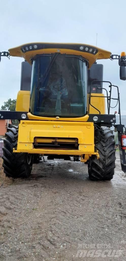 New Holland CX 5.80 Combine harvesters
