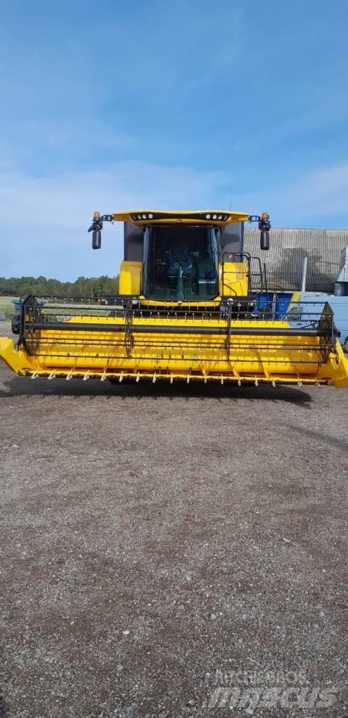 New Holland CX 5.80 Combine harvesters