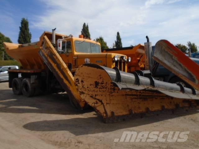 International 5070 Snow blades and plows