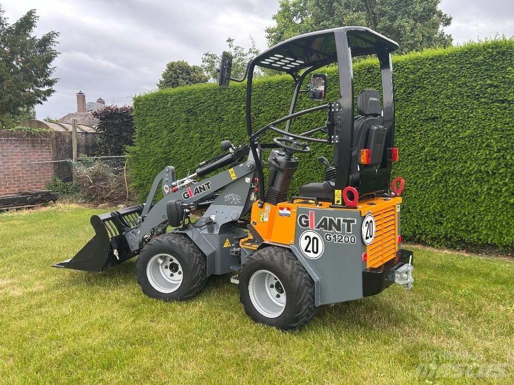 GiANT G 1200 Mini loaders