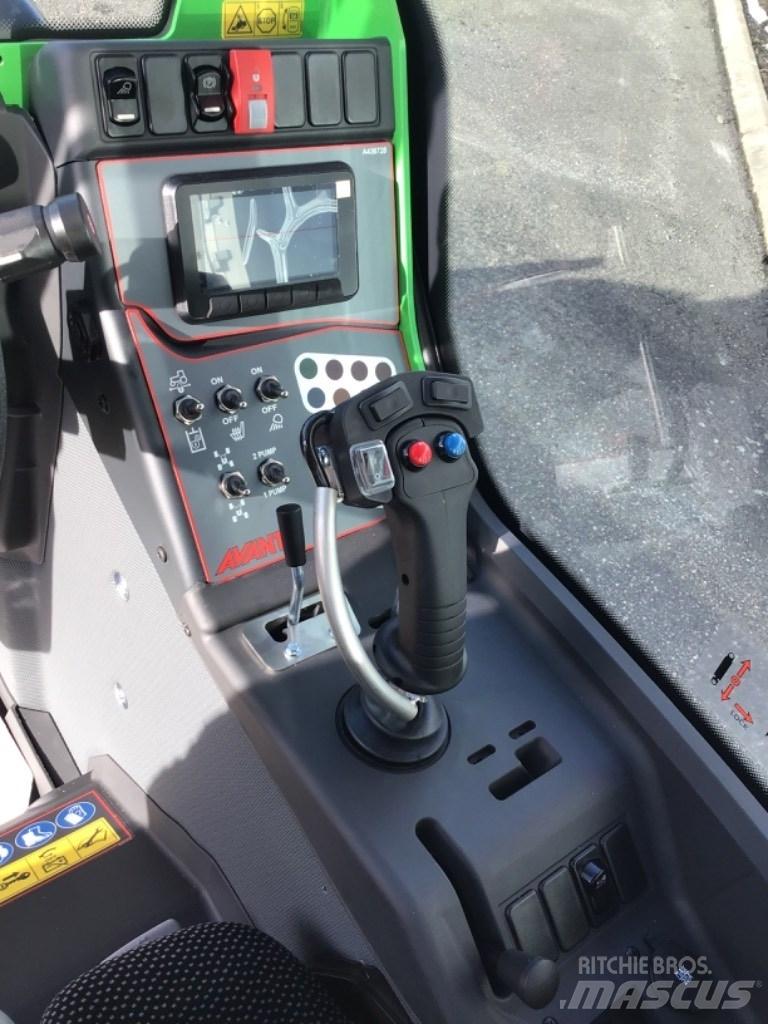 Avant 528 Skid steer loaders