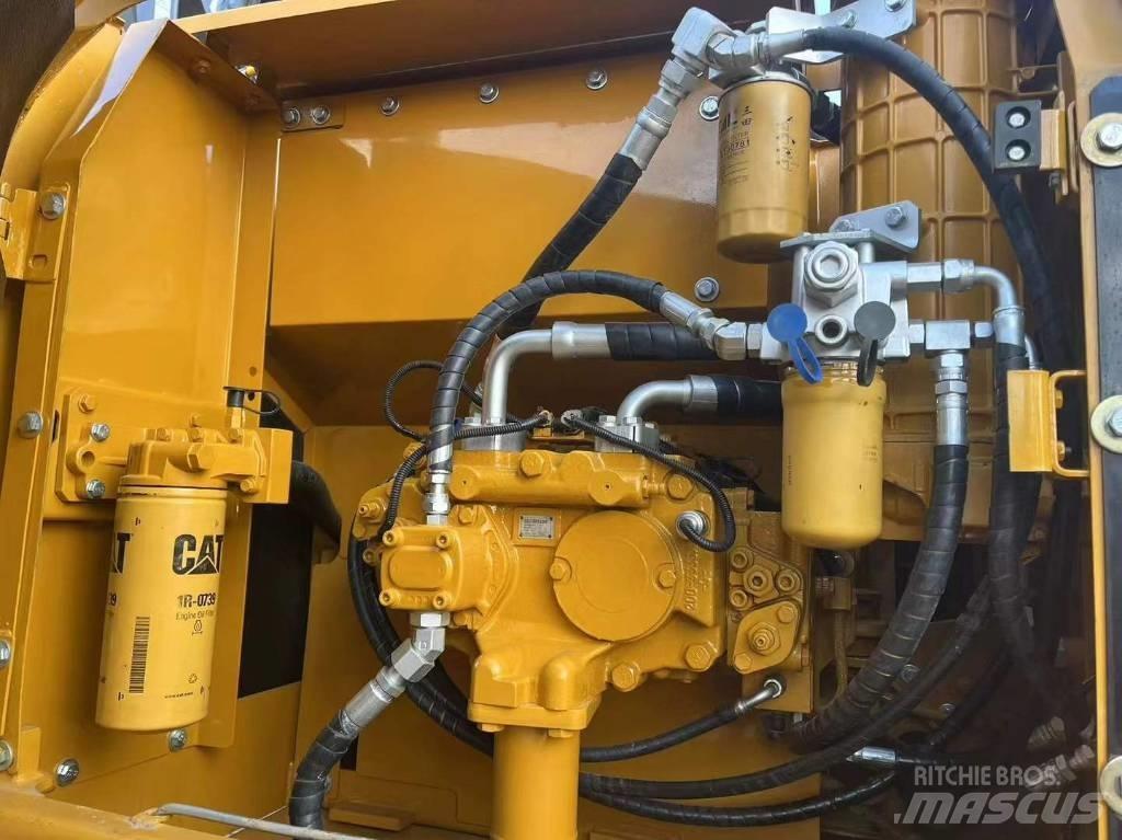 CAT 320 Crawler excavators
