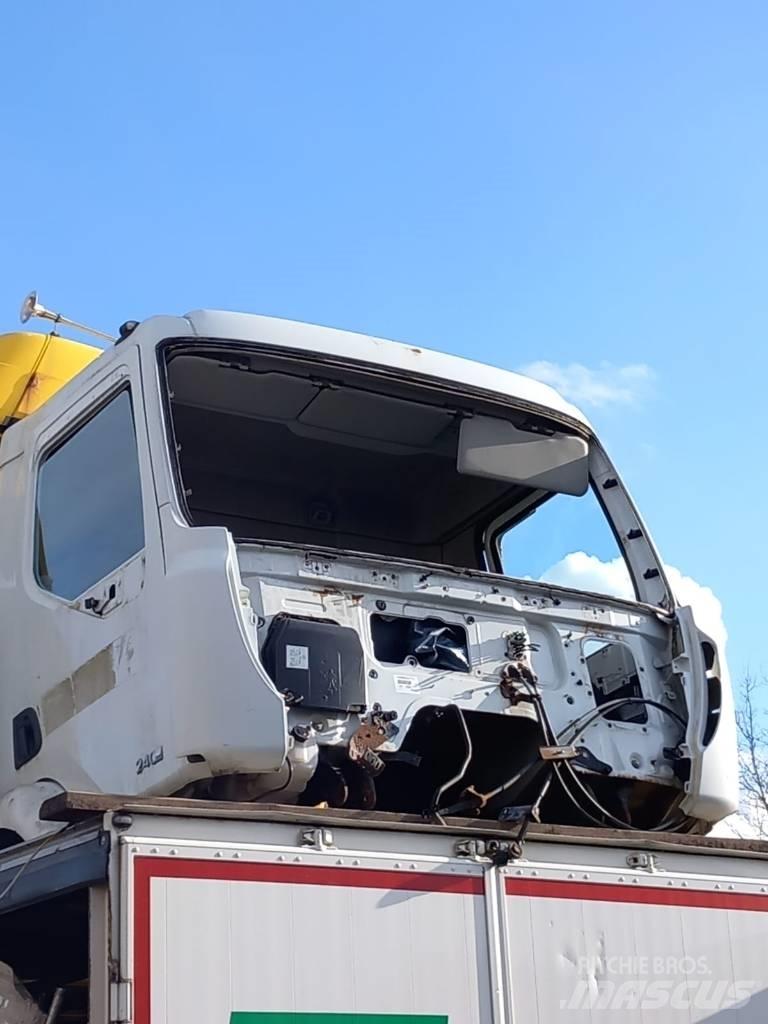 Renault Midlum 240 Cabins and interior