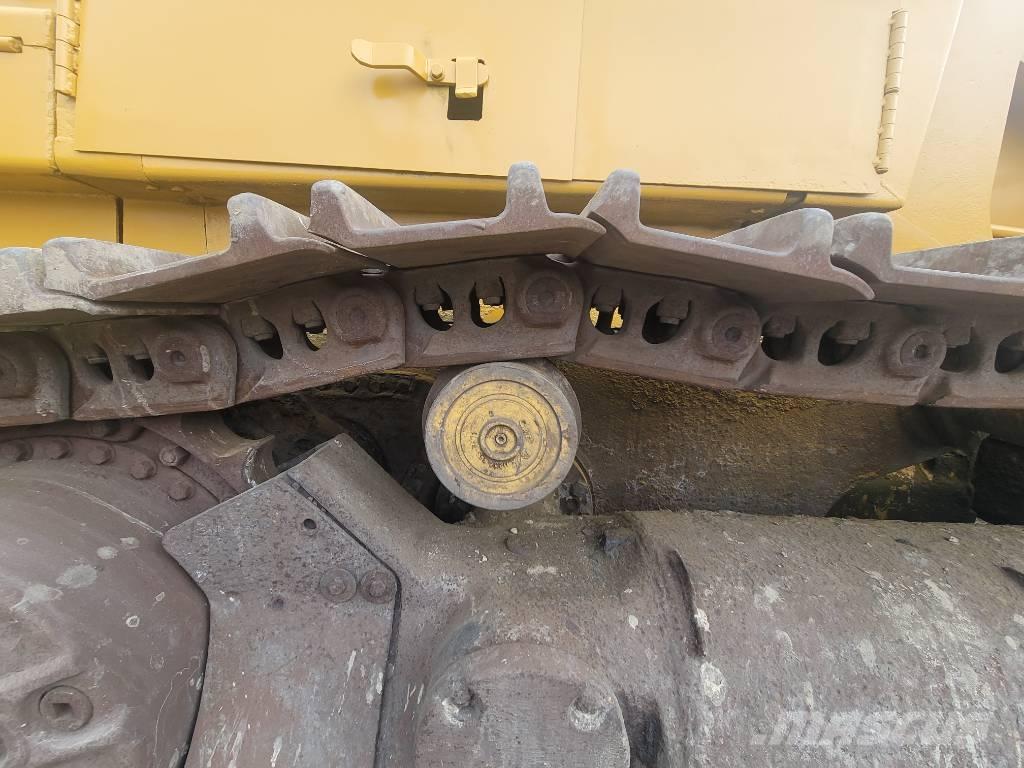 CAT 973 Crawler loaders