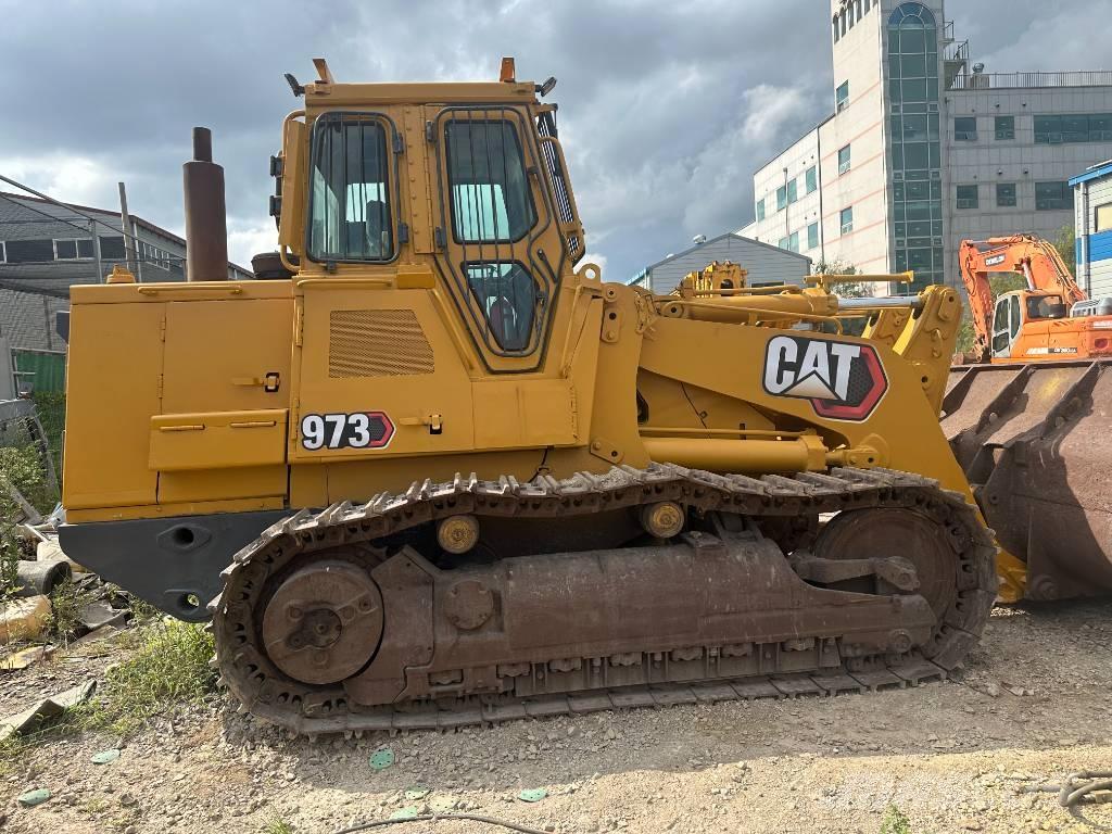 CAT 973 Crawler loaders
