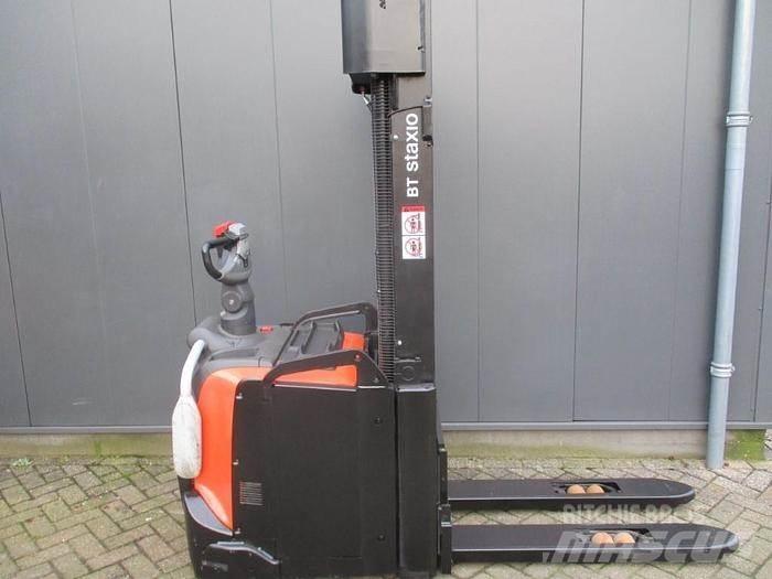 BT SPE 140L Pedestrian stacker