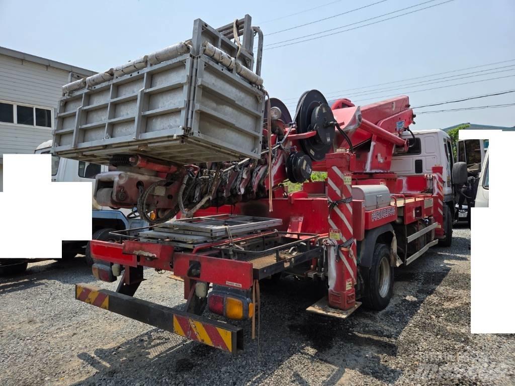 Horyong SKY450 Truck mounted platforms